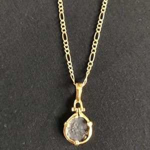 Coin pendant necklace